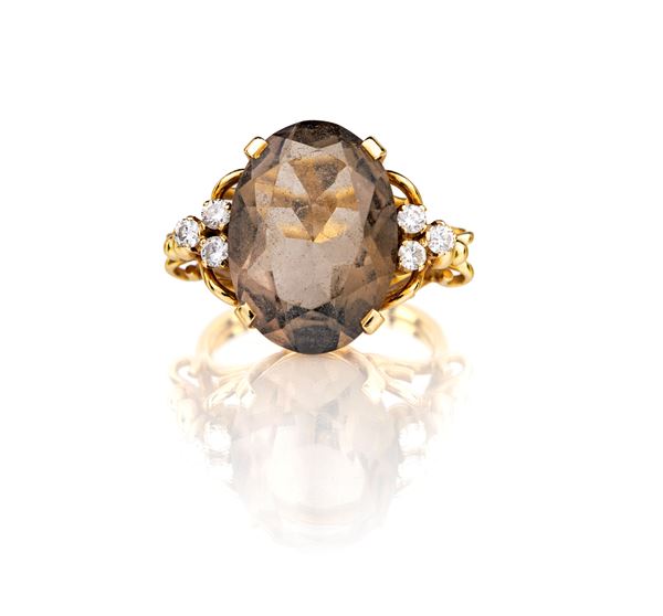 Anello in oro giallo, topazio e brillanti