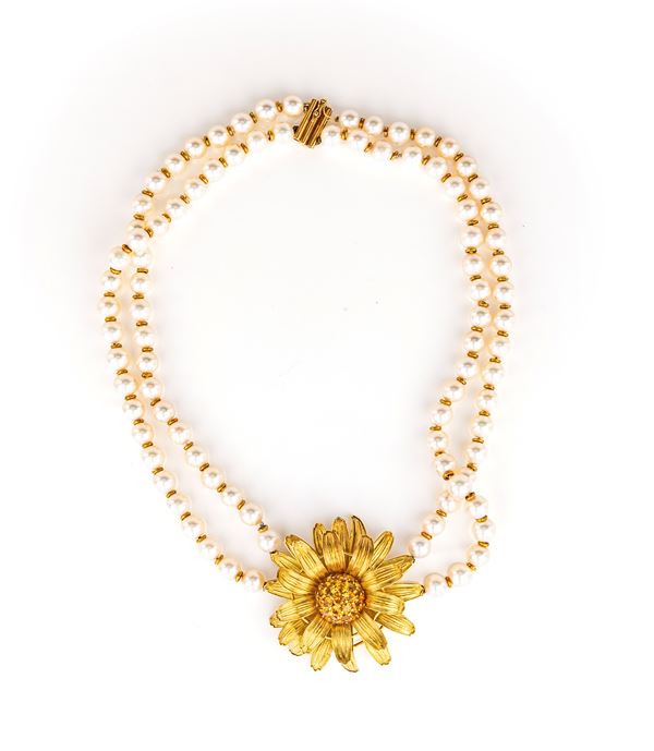 Collana di perle a due fili con centrale e chiusura in oro e topazi 