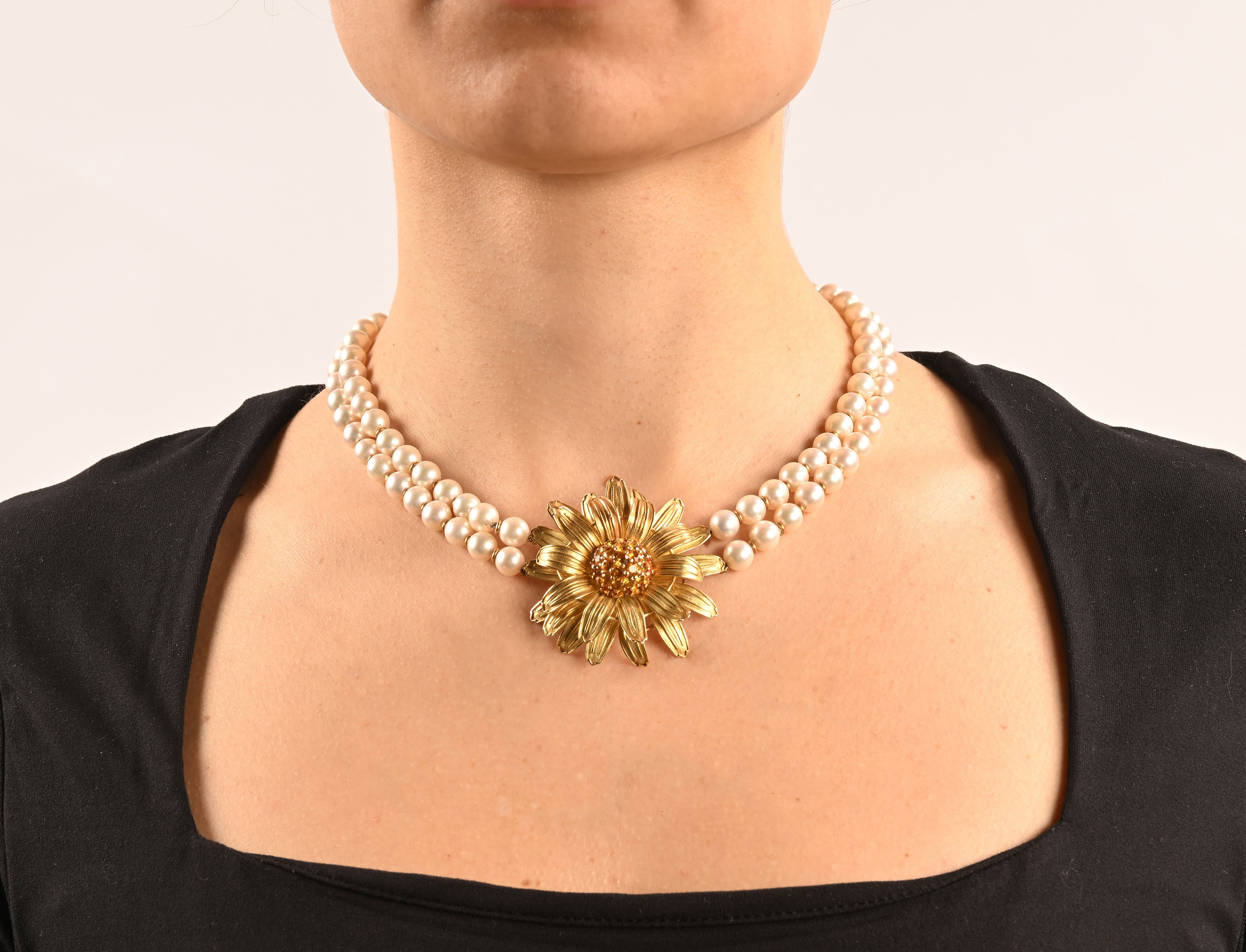 Collana di Perle a Due Fili con Centrale e Chiusura in Oro e Topazi