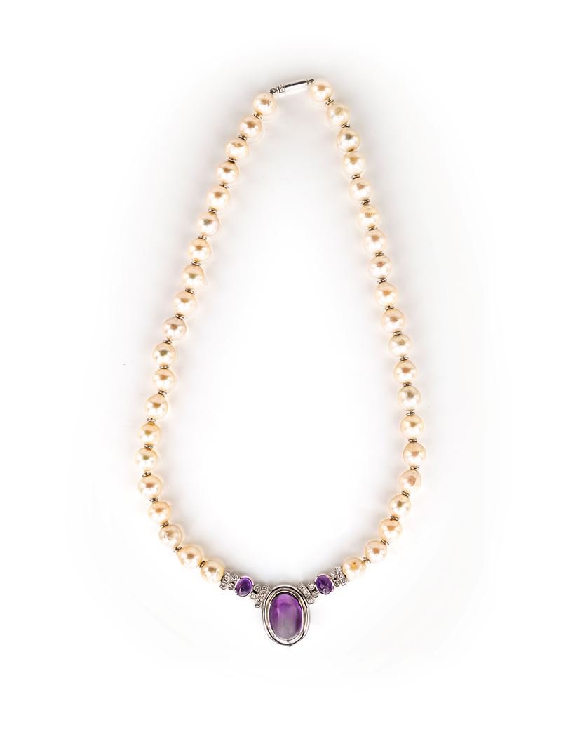 Collana di Perle con Centrale in Oro, Ametista e Brillanti