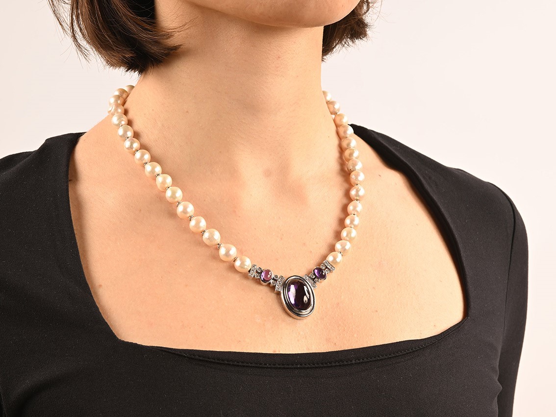 Collana di Perle con Centrale in Oro, Ametista e Brillanti