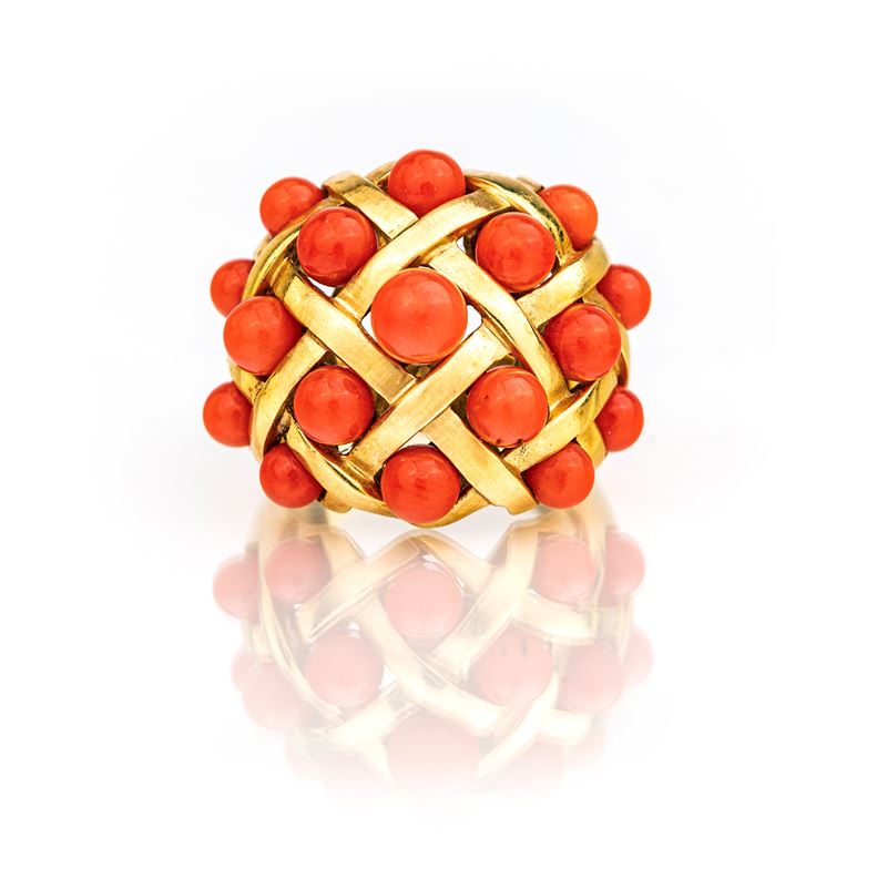 Anello a Cupola in Oro e Corallo Rosso