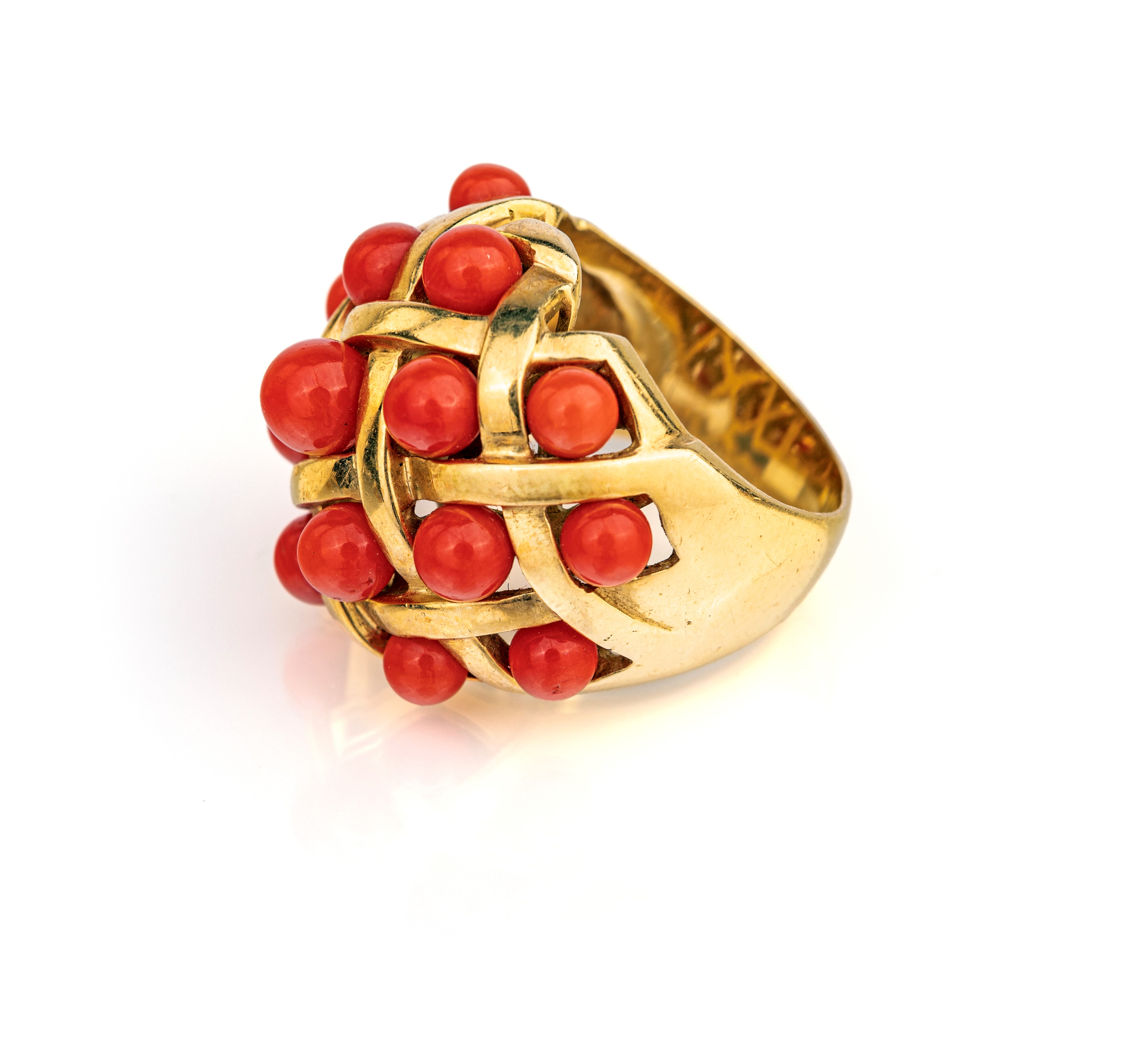 Anello a Cupola in Oro e Corallo Rosso
