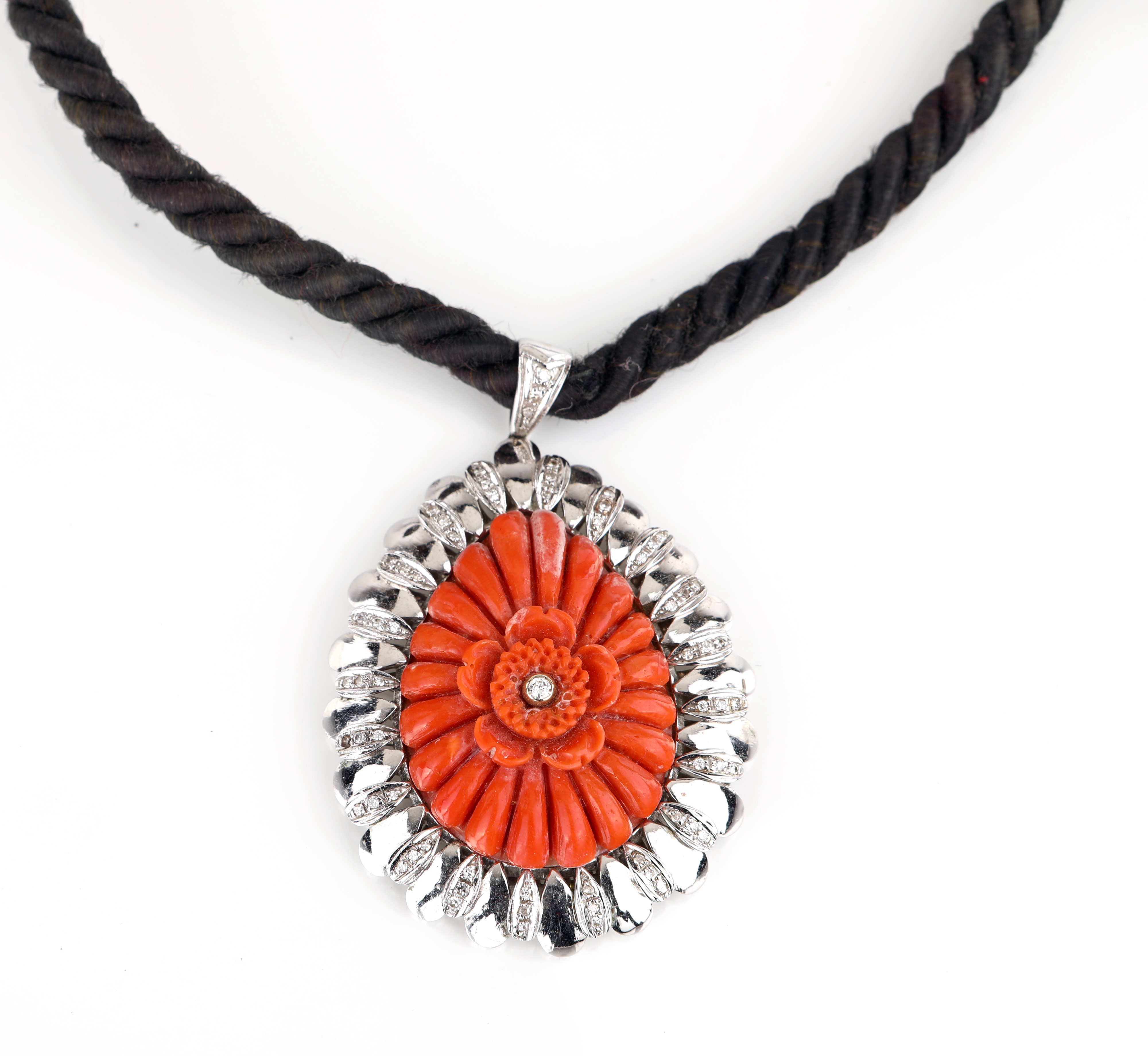 Pendente in Oro, Corallo e Brillanti