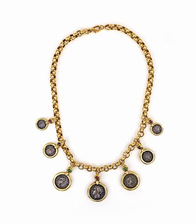 Collana in Oro, Monete, Zaffiri, Smeraldi e Rubini Cabochon e Brillanti
