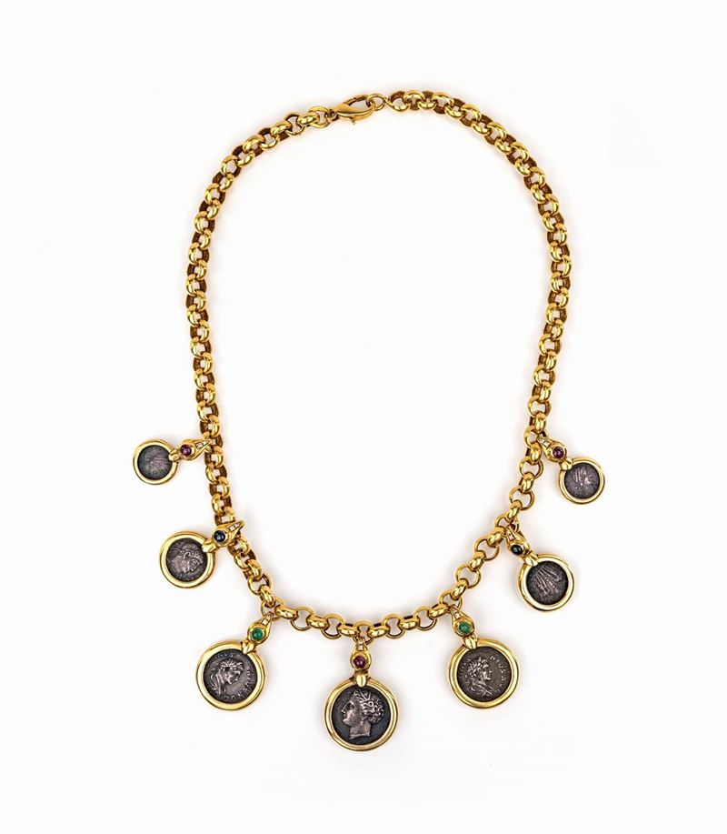 Collana in Oro, Monete, Zaffiri, Smeraldi e Rubini Cabochon e Brillanti