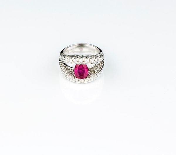 ANELLO IN ORO BIANCO CON RUBINO BURMA E BRILLANTI
