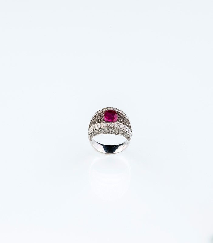 Anello in Oro Bianco con Rubino Burma e Brillanti