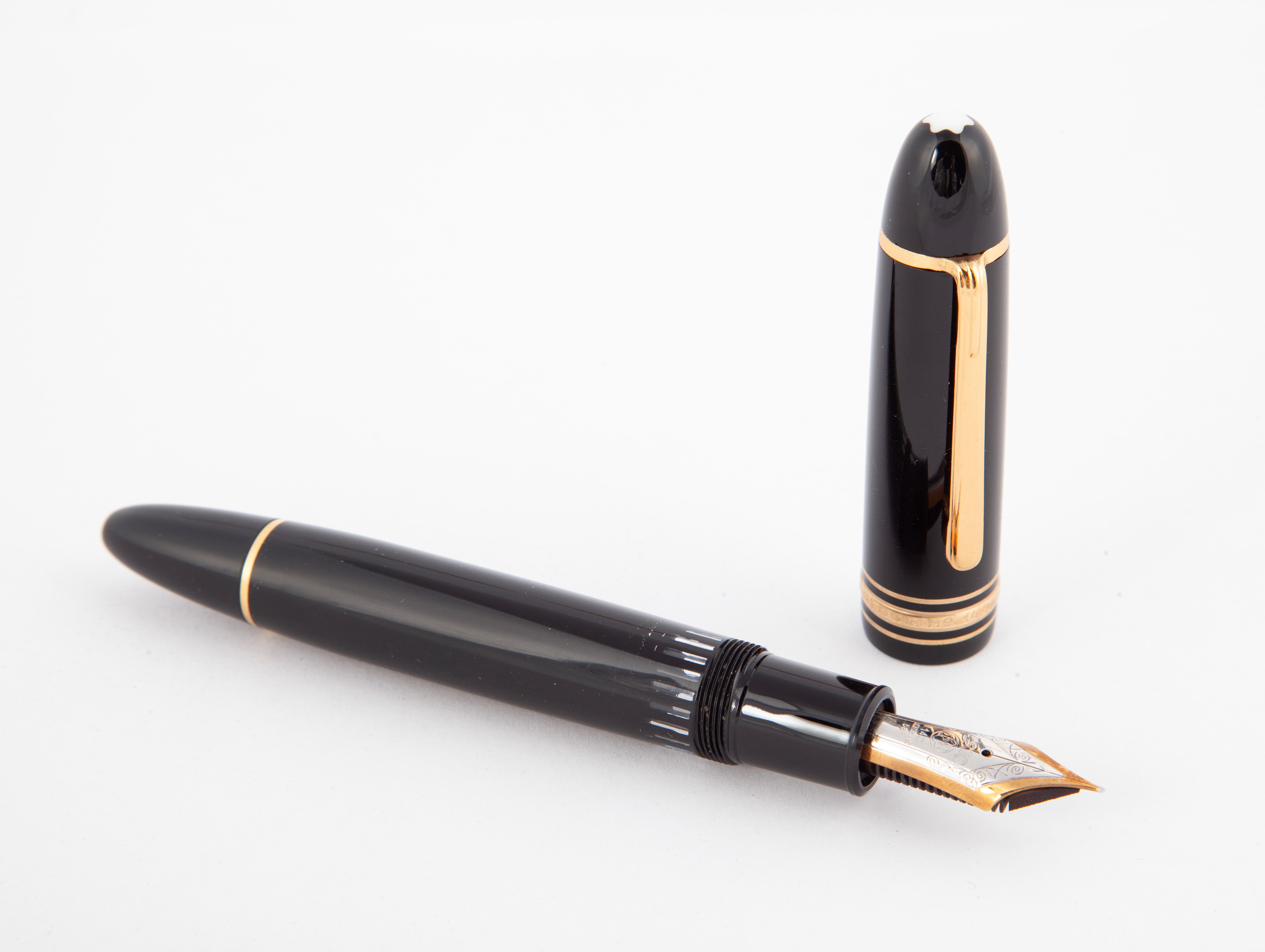 Montblanc Meisterstuck 149 - Penna Stilografica in Resina Nera con Finiture Dorate