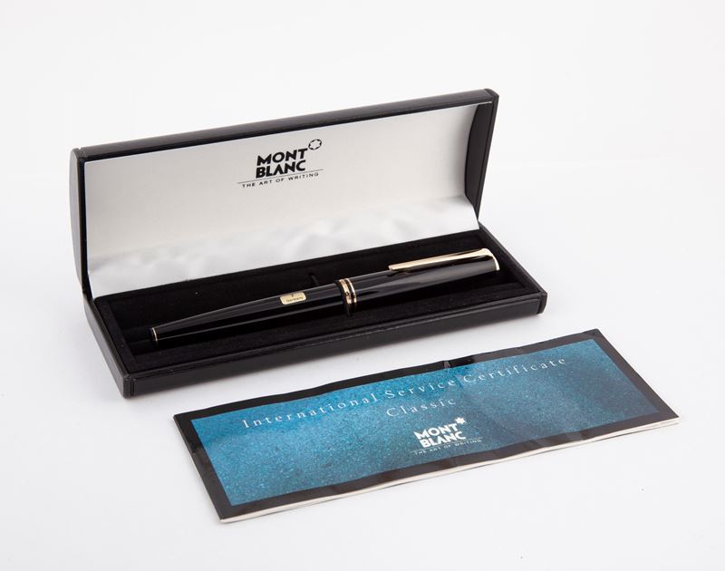Montblanc Classic - Penna Stilografica in Resina Nera con Particolari Dorati
