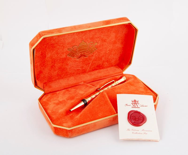 Musei Vaticani - Penna a Sfera Imago Sapientiae. "causarum Cognitio" in Lega Placcata in Oro Gial...