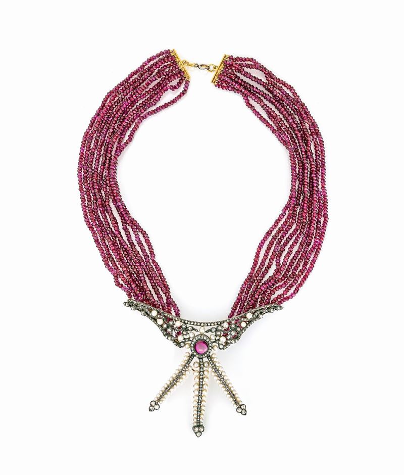 Collana con Granati Nobili e Centrale Edoardiano in Oro, Argento, Diamanti e Perle