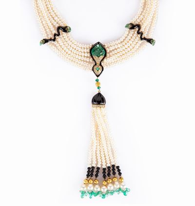 Collana di Perle, Smeraldi Incisi, Brillanti e Smalti