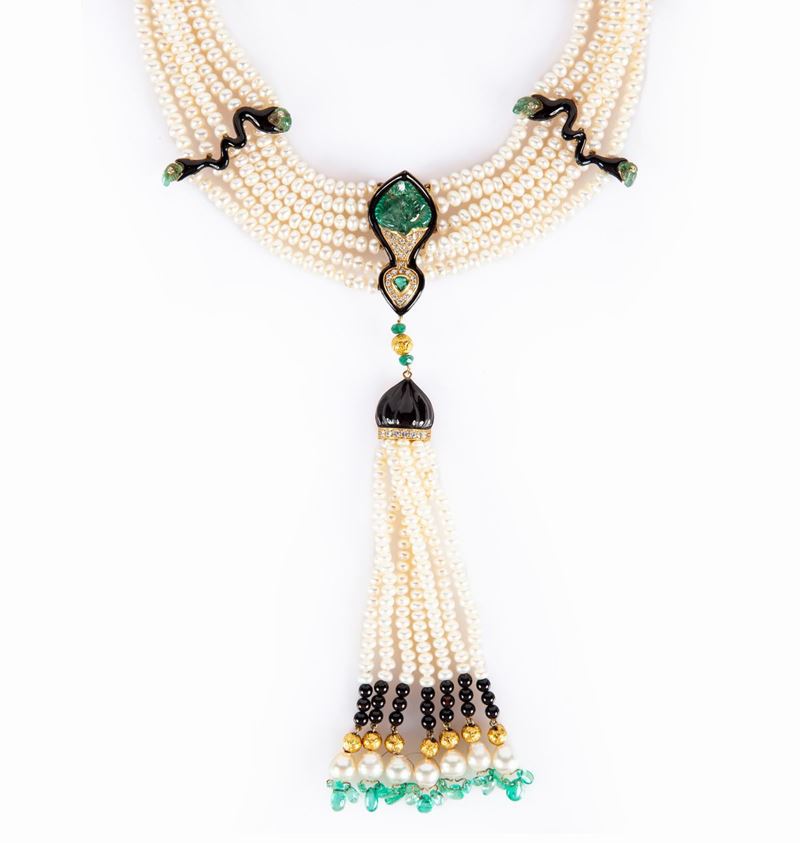 Collana di Perle, Smeraldi Incisi, Brillanti e Smalti