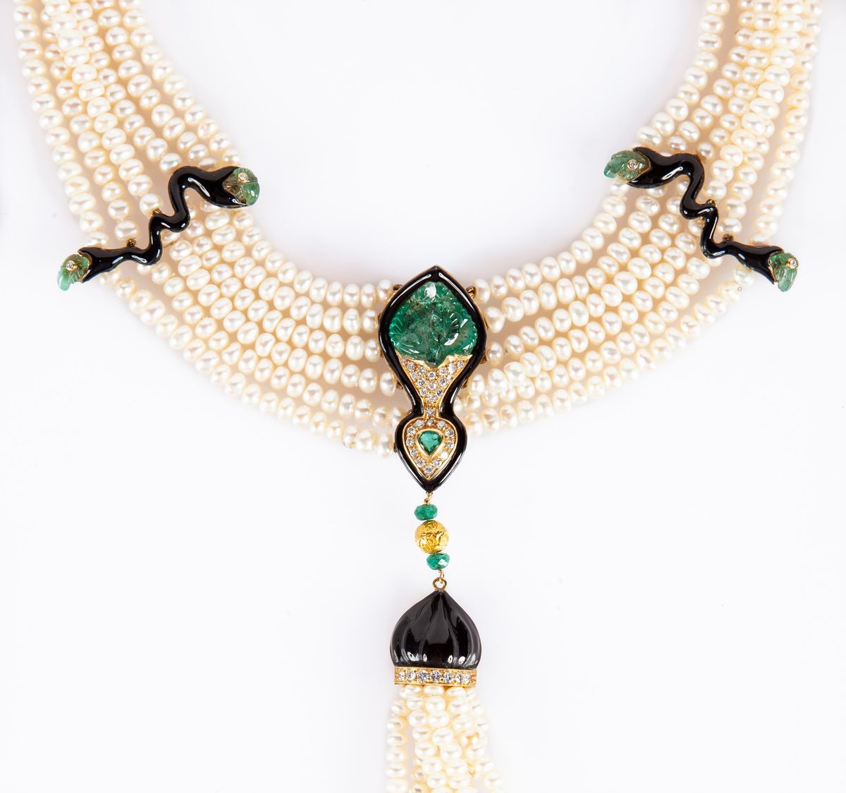 Collana di Perle, Smeraldi Incisi, Brillanti e Smalti