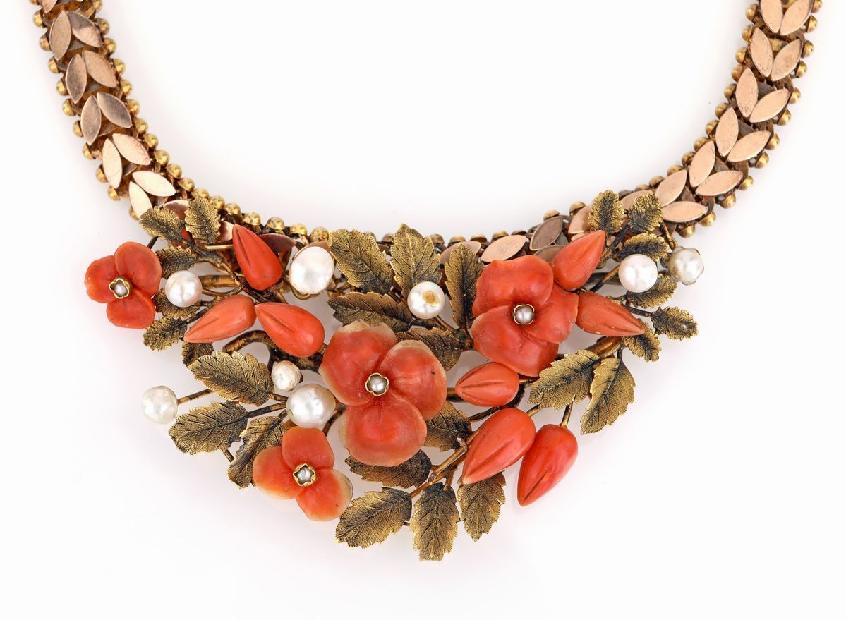 Collana Antica in Oro Corallo e Perle