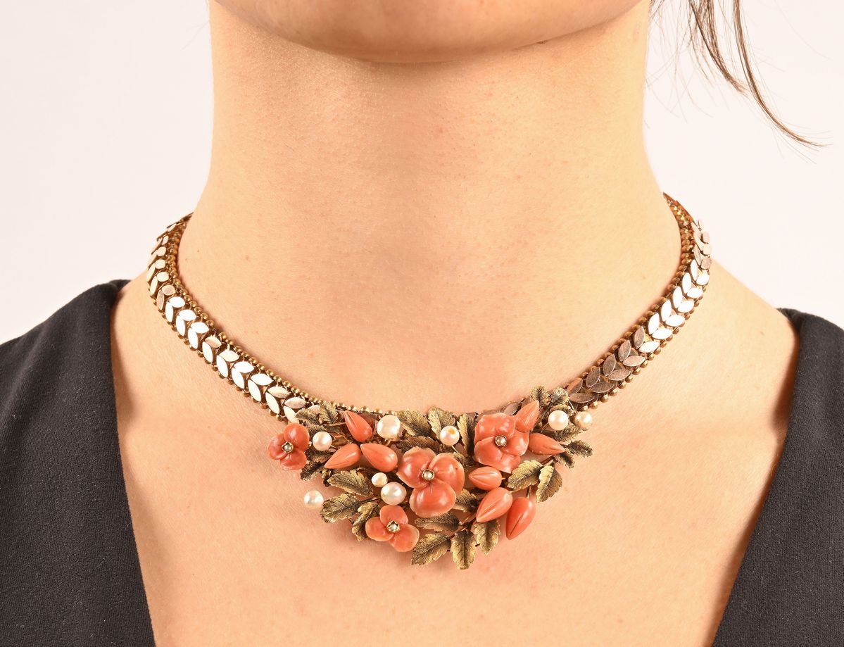 Collana Antica in Oro Corallo e Perle