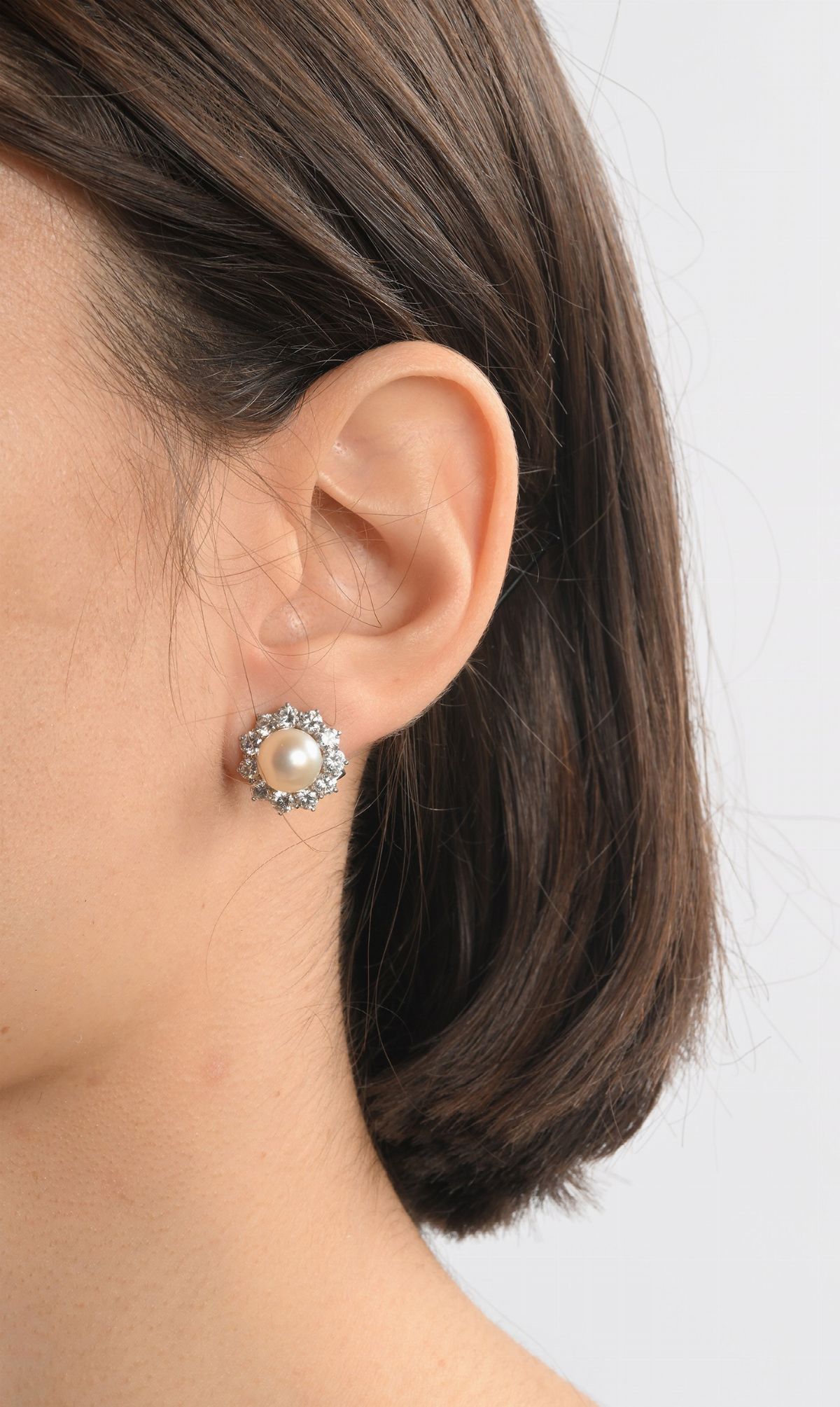 Orecchini in Oro Perla e Brillanti