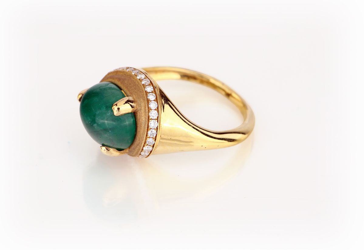 Anello in Oro Smeraldo e Brillanti.