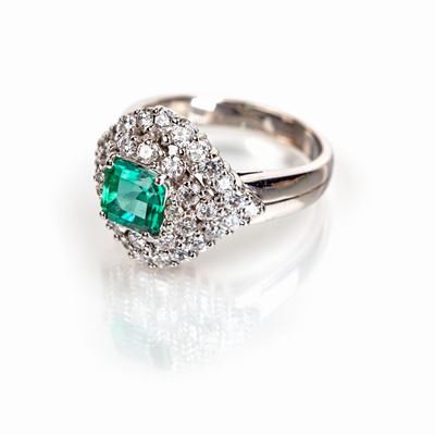 Anello in Oro Smeraldo e Brillanti