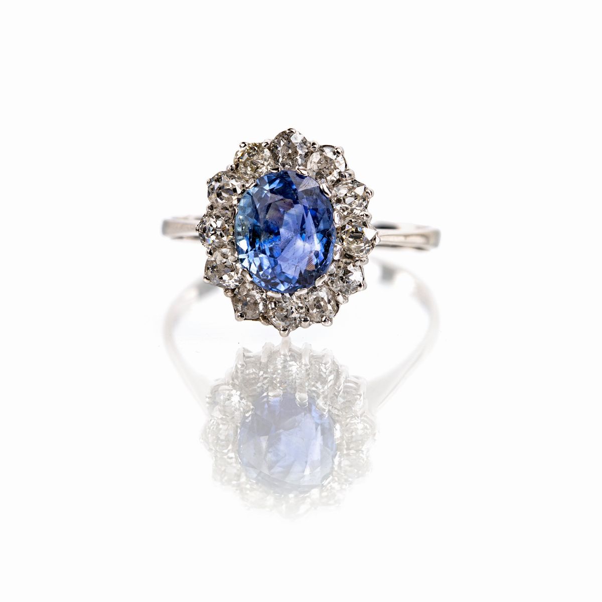 Anello in Oro Zaffiro e Brillanti