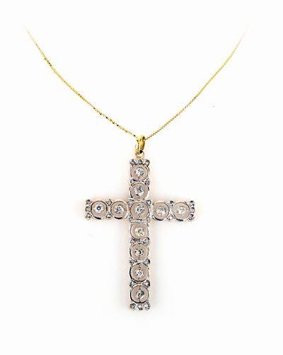 Pendente con Catena Antico a Croce in Oro e Diamanti