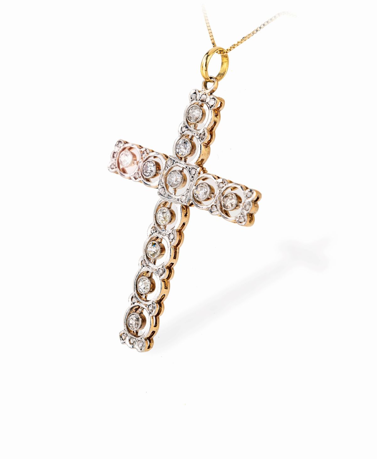 Pendente con Catena Antico a Croce in Oro e Diamanti