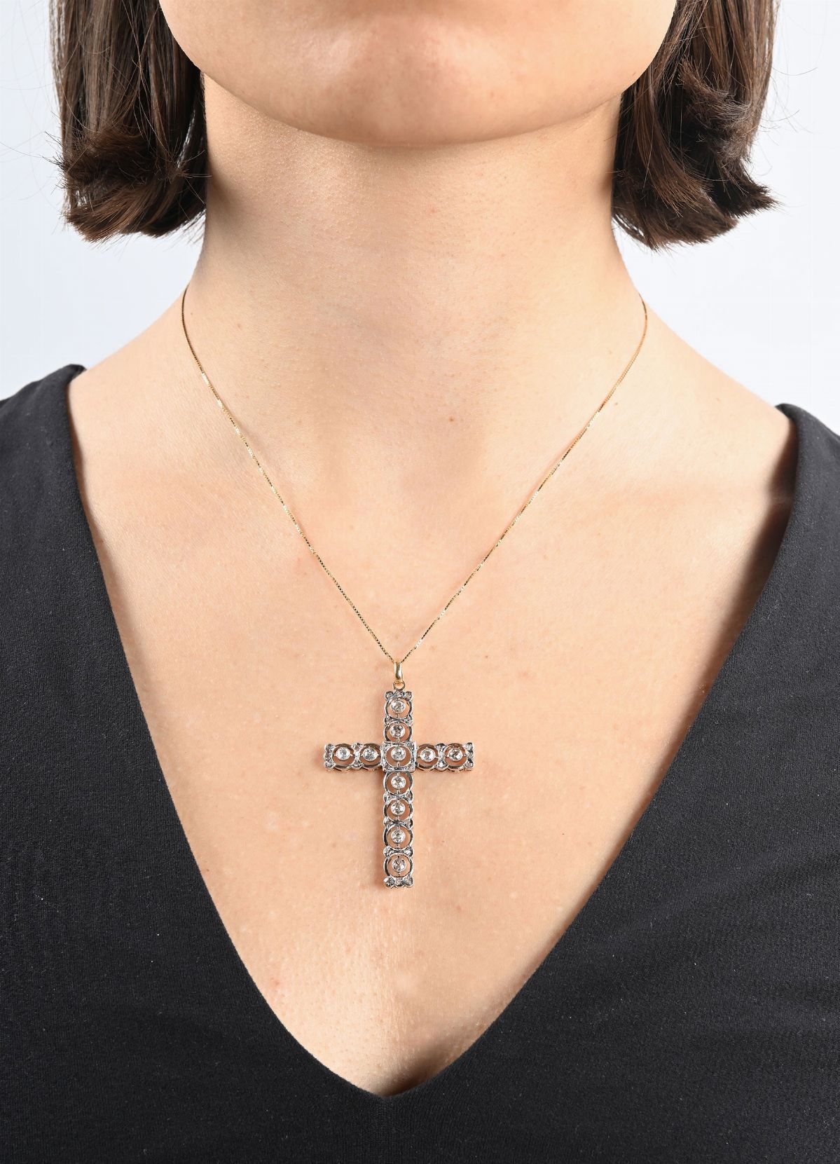 Pendente con Catena Antico a Croce in Oro e Diamanti