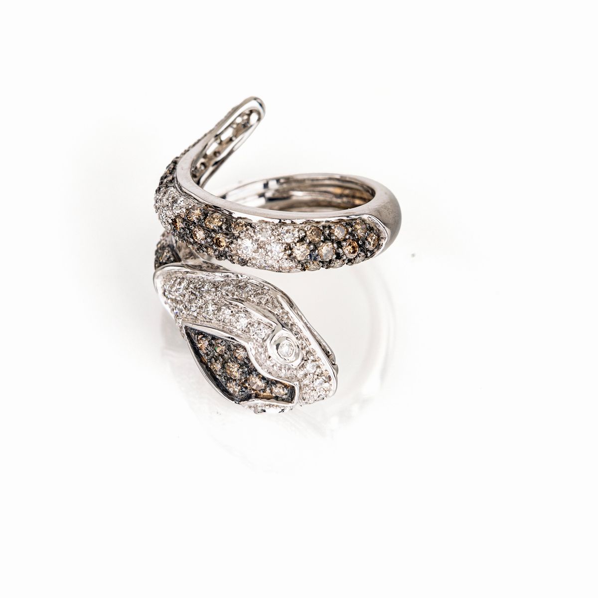 Anello a Serpente in Oro e Brillanti