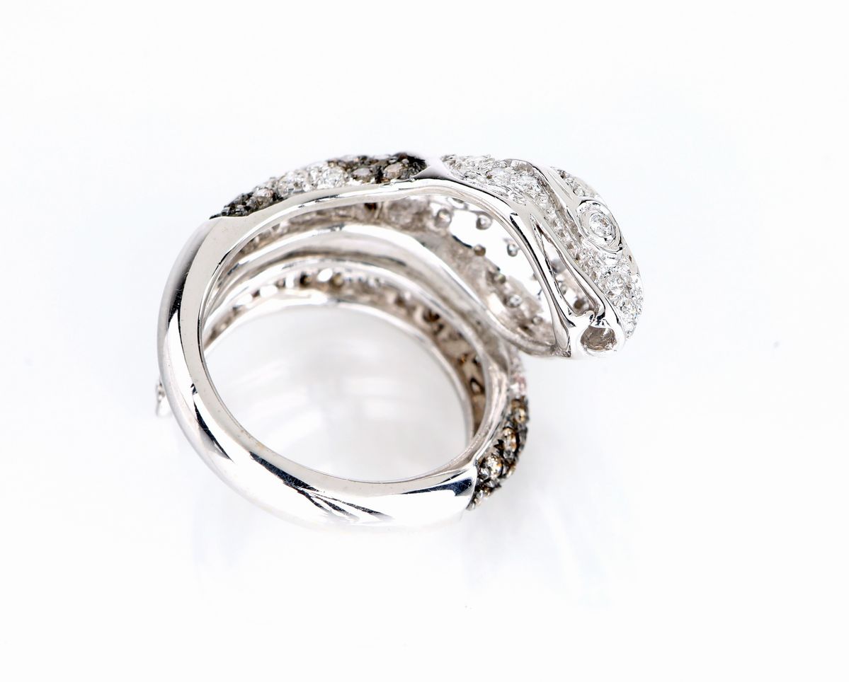Anello a Serpente in Oro e Brillanti