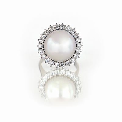 Anello in Oro Perla e Brillanti