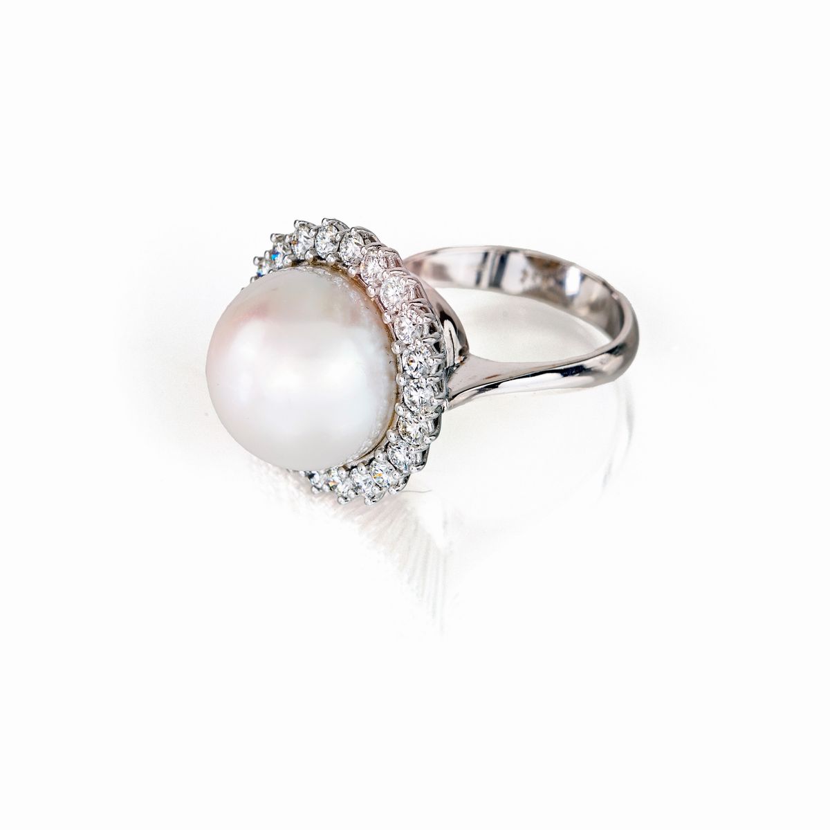 Anello in Oro Perla e Brillanti