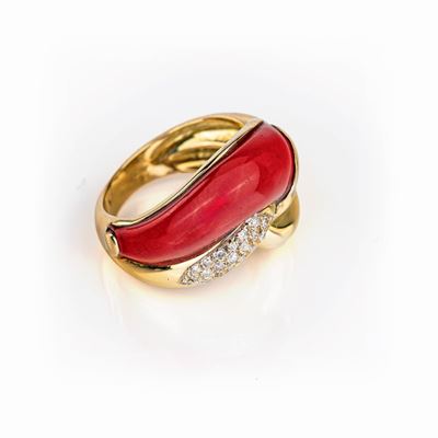 Anello in Oro Corallo e Brillanti