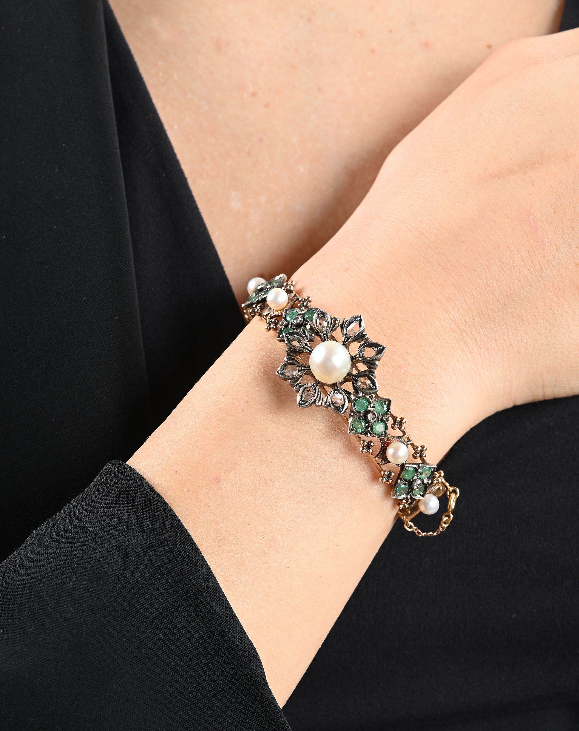 Bracciale in Oro e Argento, Perle, Diamanti e Smeraldi