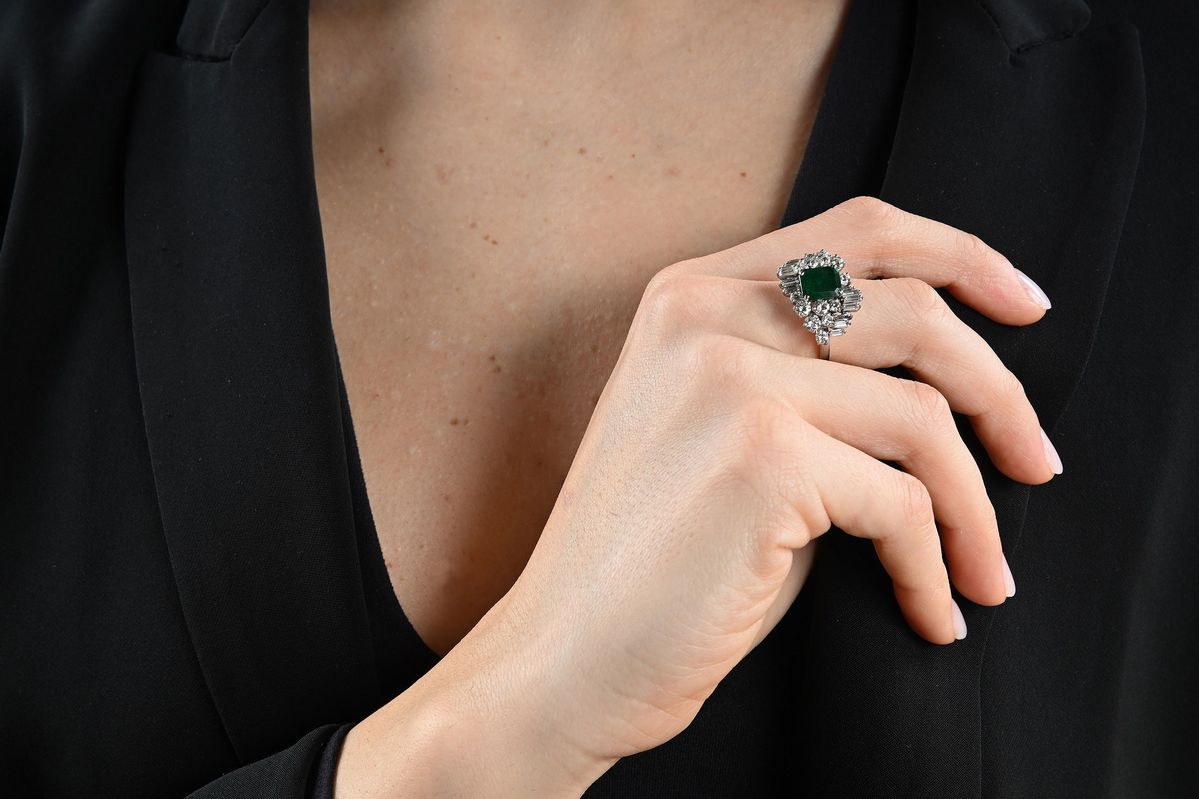 Anello in Oro, Smeraldo e Brillanti