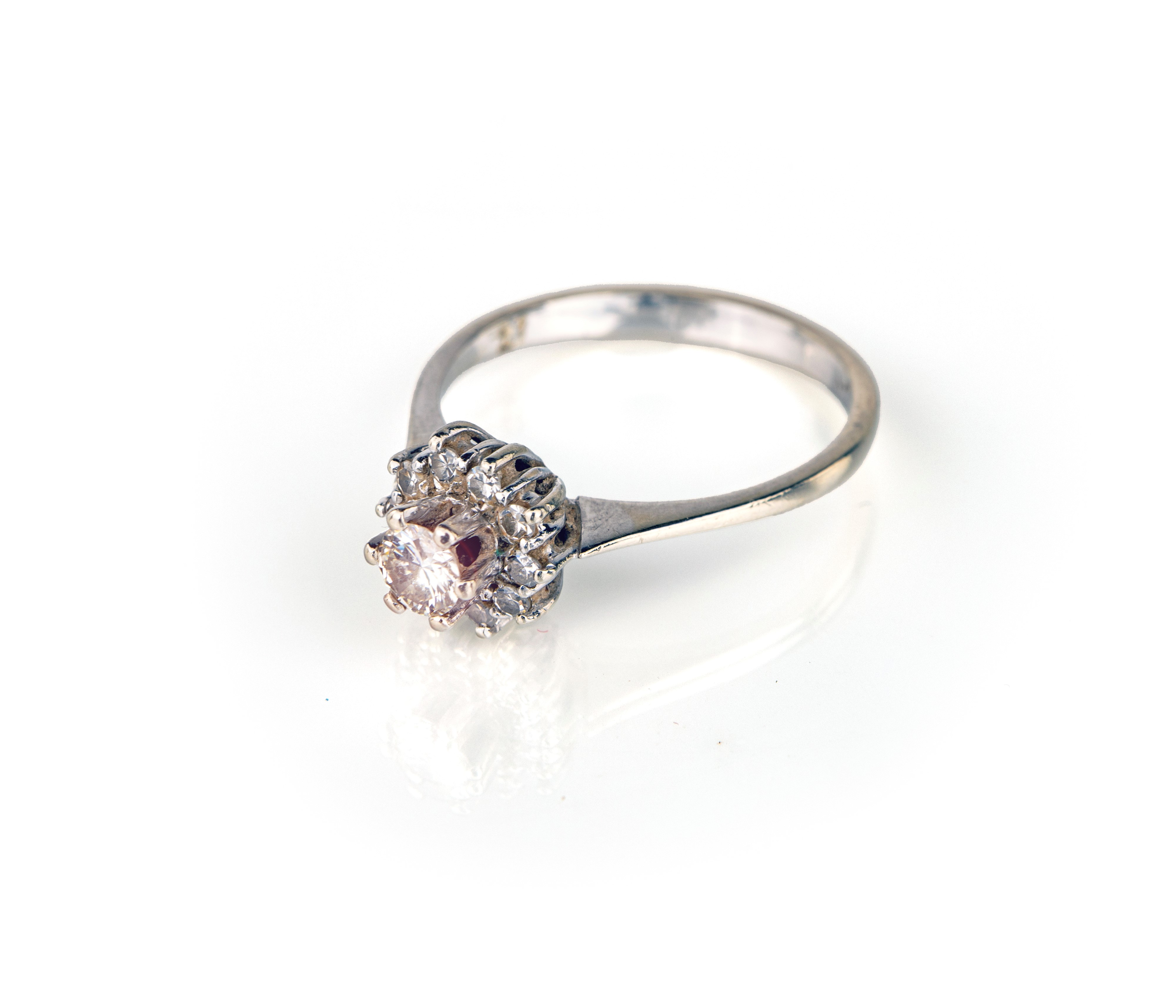 Anello a Fiore in Oro e Brillanti