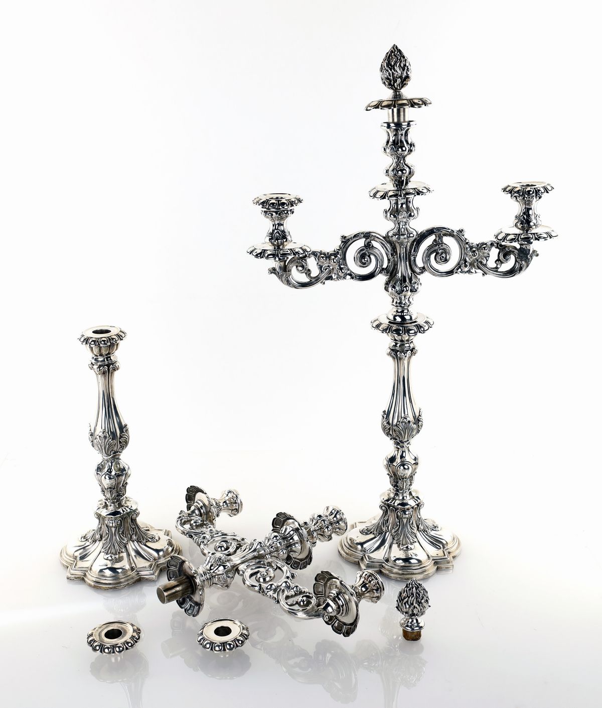 Coppia di Grandi Candelabri in Argento a Tre Luci a Doppio Uso, Ultimo Quarto XIX Secolo