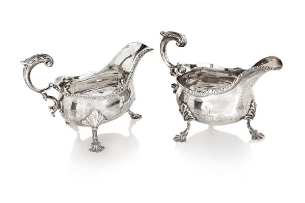 Due salsiere in argento con analoghe caratteristiche, Londra 1787, argentiere John Munns (attivo dal 1761) e Londra 1799 argentieri Peter & Anne Bateman (attivi dal 1792)