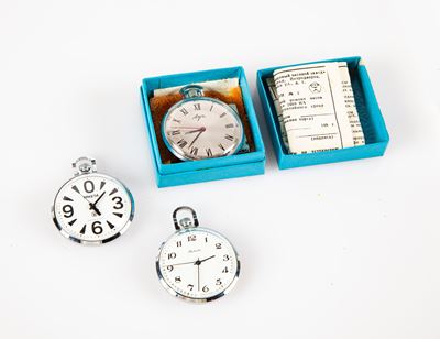 Lotto 3 Orologi da Tasca: Raketa - 2 Orologi da Tasca in Acciaio a Carica Remontoir con Cassa Dec...