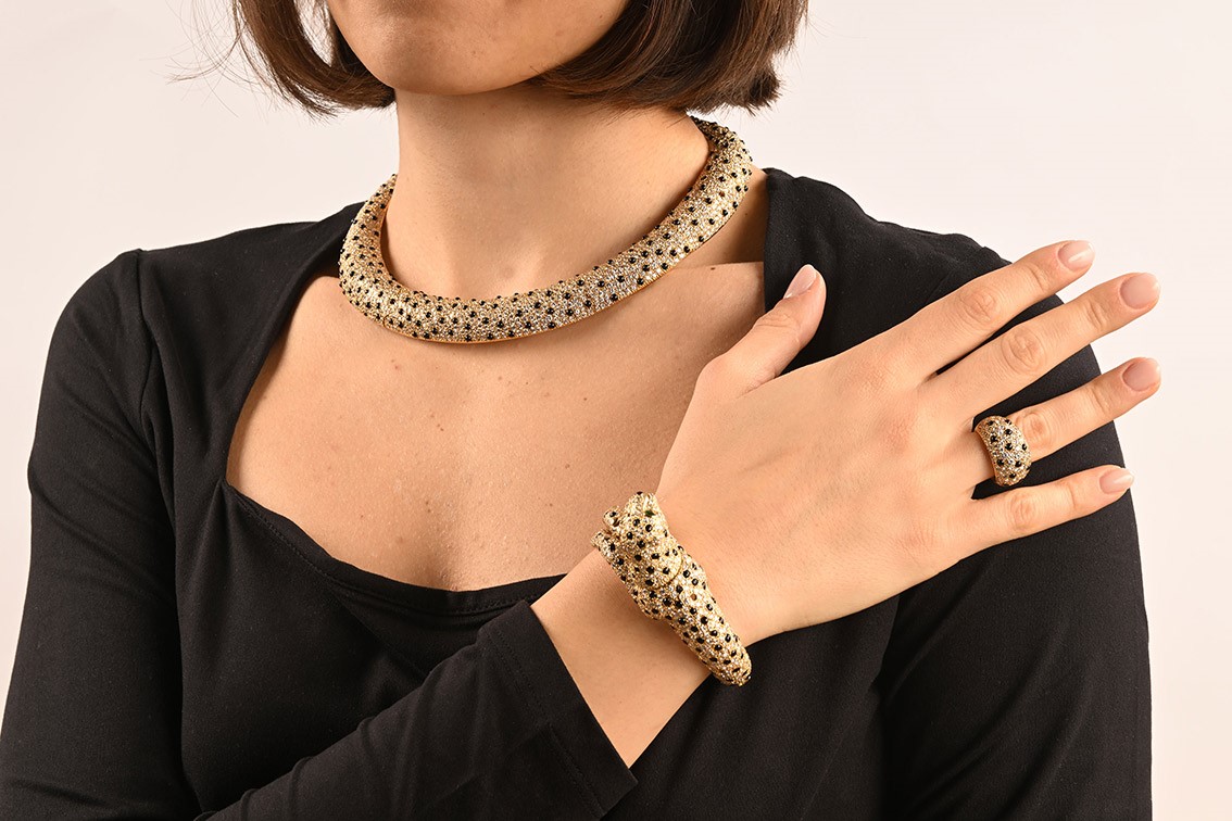 Parure a Soggetto Animalier di Girocollo, Bracciale ed Anello in Oro, Brillanti ed Onice