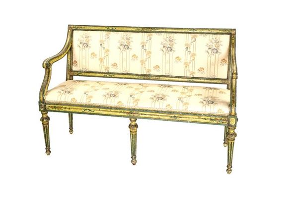DIVANO IN LEGNO LACCATO