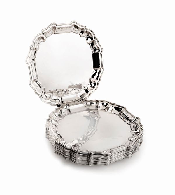 Dodici sottopiatti in argento 800/000, Venezia, punzone leone in moeca, fine del XIX/inizi XX secolo