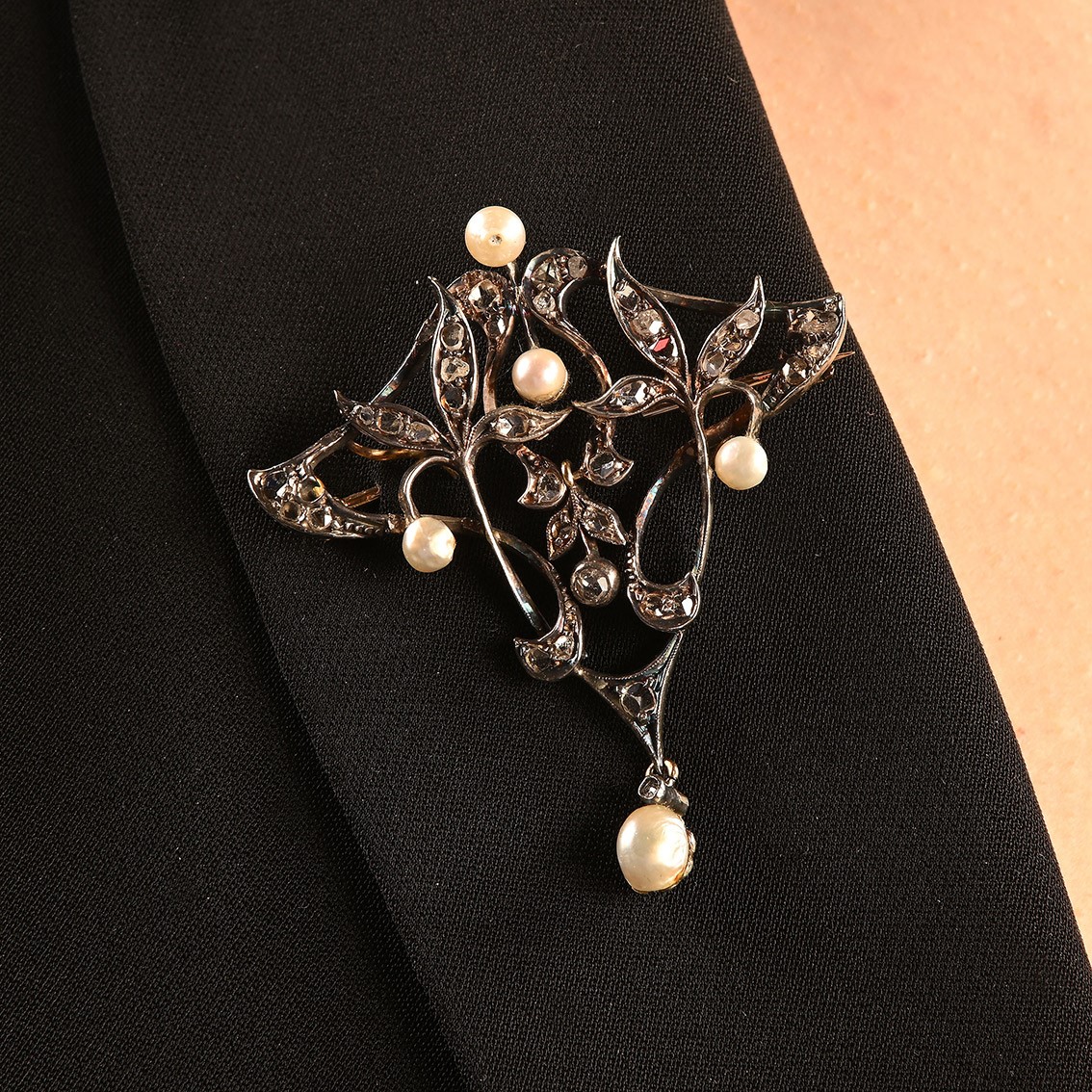Spilla in Oro, Argento, Diamanti e Perle
