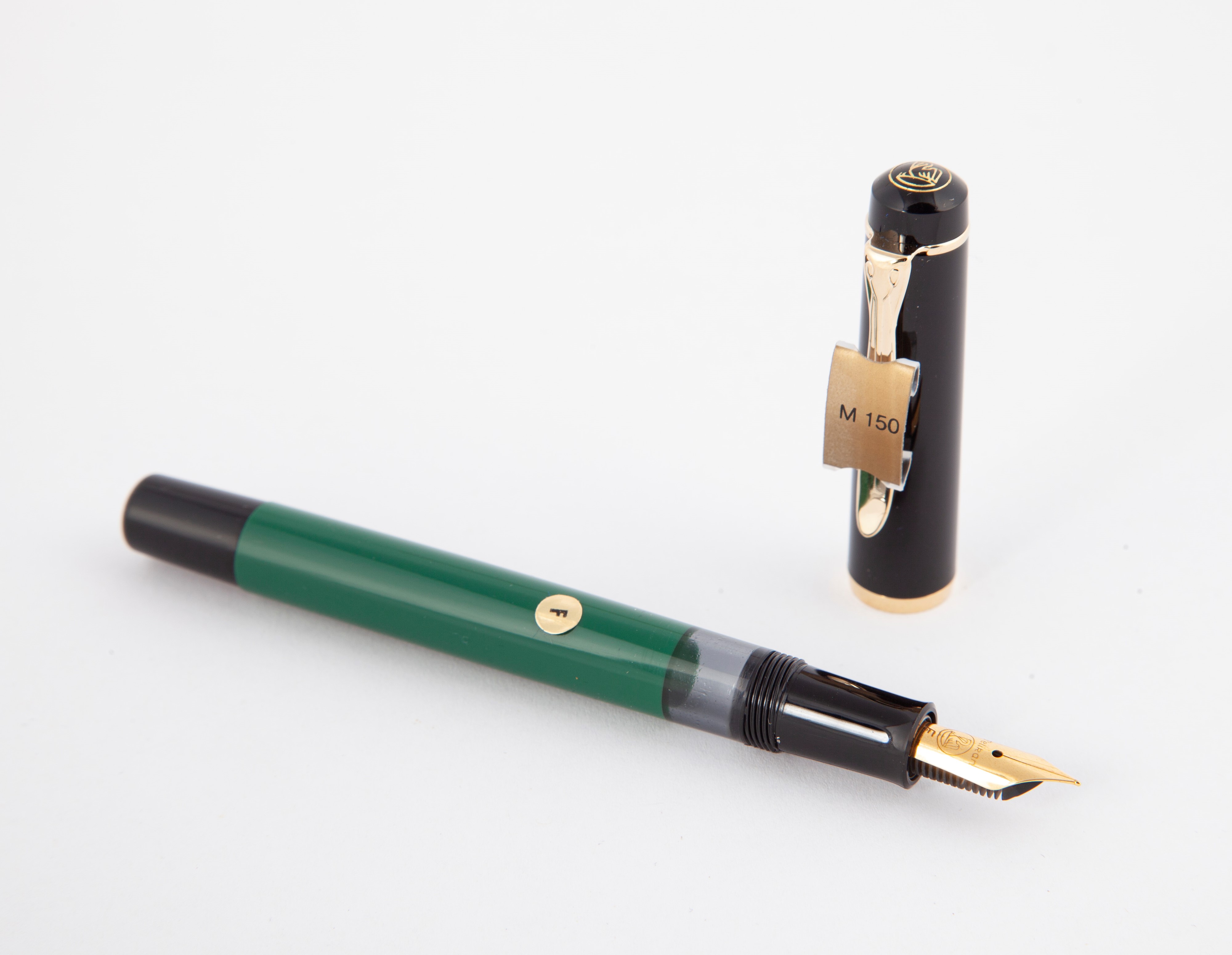 Pelikan M150 - Penna Stilografica in Resina con Particolari Dorati