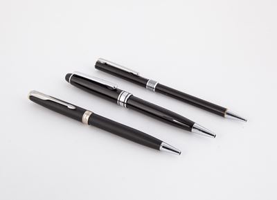 Lotto di Tre Penne a Sfera: - Parker Sonnet T. III in Metallo Brunito con Particolari Cromati -au...