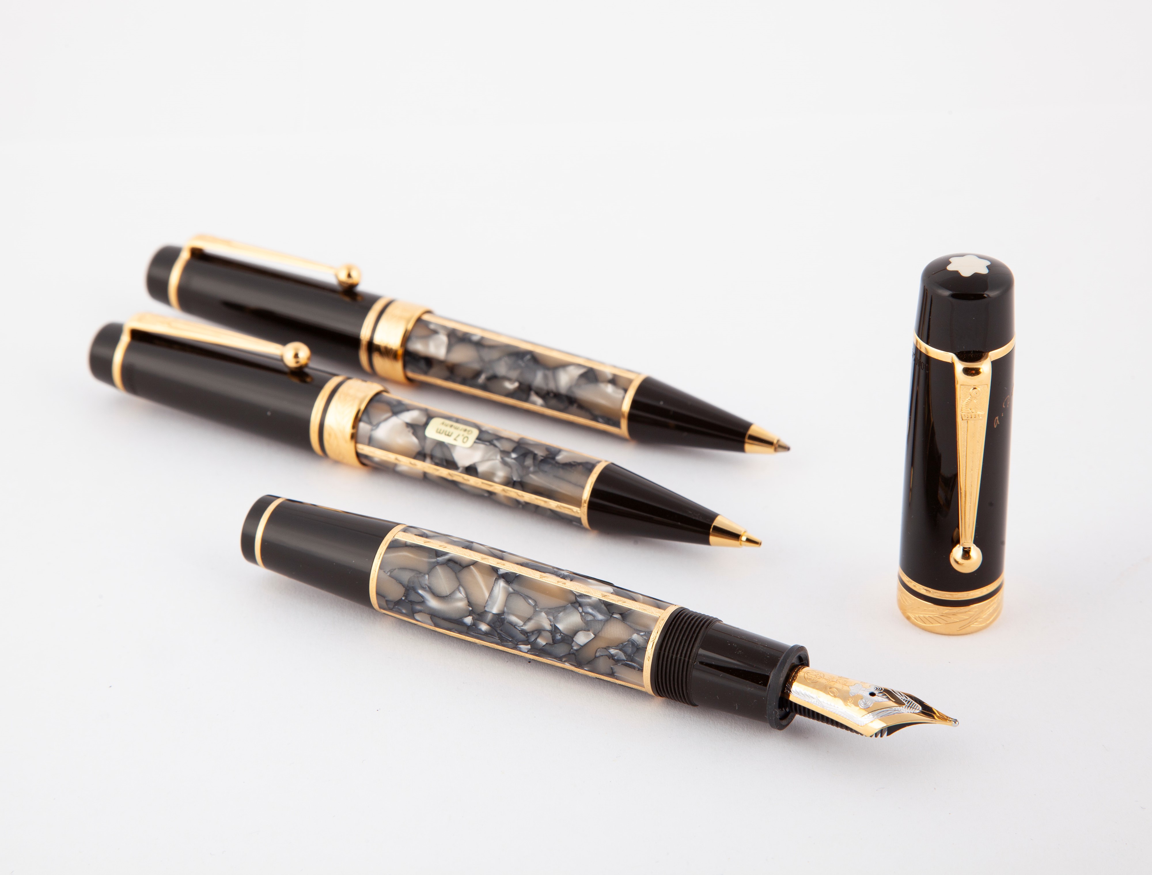Montblanc Alexandre Dumas - Trittico: Penna Stilografica, Penna a Sfera e Portamine in Celluloide...