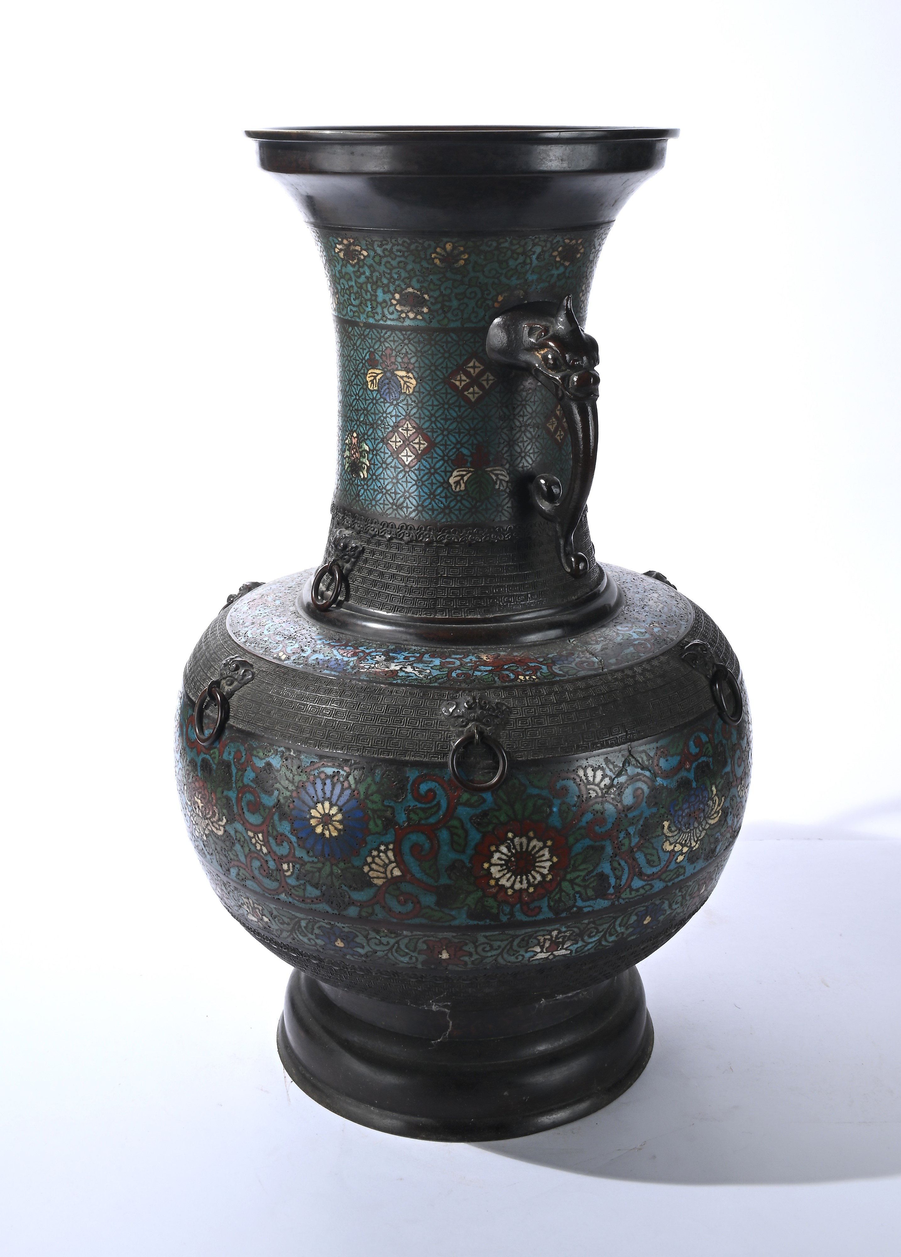 Vaso in bronzo brunito e smalti champlevé, Giappone, fine del XIX secolo, altezza cm 61