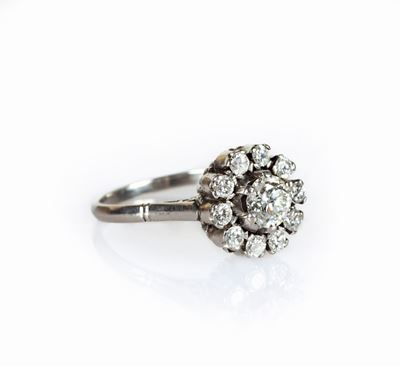 Anello a Fiore in Oro e Brillanti