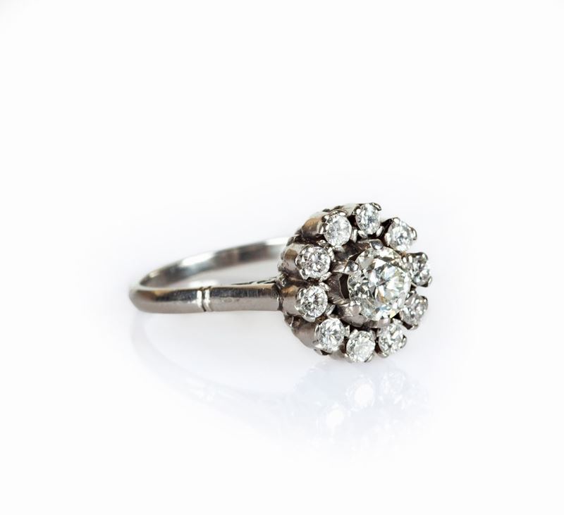 Anello a Fiore in Oro e Brillanti