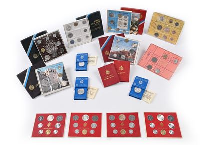 Lotto di Monete: Serie 1973, 1974, 1975, 1976 e 1981 San Marino; 4 Serie Paolo Vi, 500 Lire Sede ...